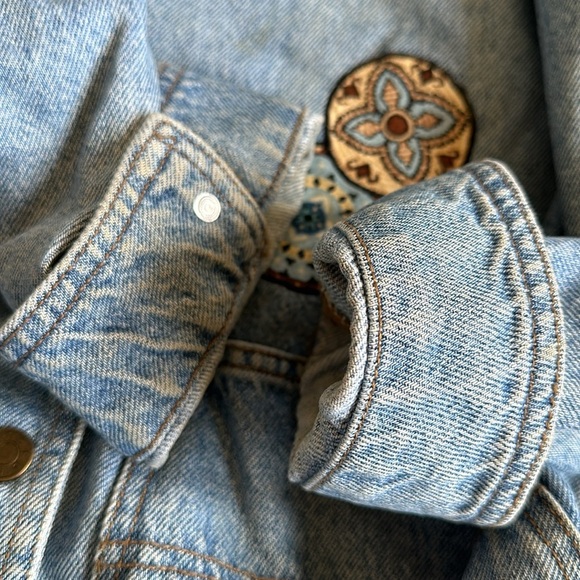 Vintage Sunbelt Denim Jacket Light Wash Embroidered Circular Embroidered Details - Picture 7 of 9
